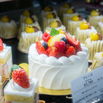 トシ・ヨロイヅカ 東京 - 