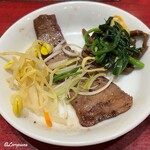 味楽園 - タン･ソルトとナムルの盛合せ