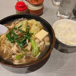 牛もつ鍋 川端 - もつ鍋ちゃんぽん770円、ご飯110円