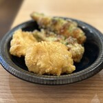 考えるな、うどん食え。 - 天ぷら二種　鶏天、ちく天