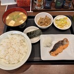 松屋 - 料理写真:“炙り”焼鮭定食 豚汁変更