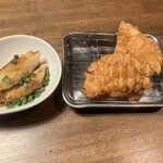 骨付鳥、からあげ、ハイボール がブリチキン。 宇都宮馬場通り店 - 鶏皮餃子、もも唐揚げ