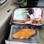 ほっかほっか亭 - 料理写真:シャケ弁当620円白身フライ120円