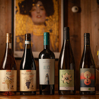 初心者からワイン好きの方まで◎ソムリエ厳選の多彩なワイン