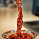 ますいち - 料理写真:新名物！？鉄板いっぱいに広がる1本ハラミ