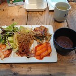 妻家房 - 料理写真:前菜ビュッフェ付き