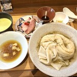コトノハ - ポルチーニ茸と黒トリュフ[醤油]とうぐいす[抹茶]の昆布水つけそば