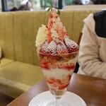 ミルク&パフェ よつ葉ホワイトコージ 札幌ステラプレイス店 - 