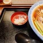 そば処 更科 - 薬味の葱は、別皿で。