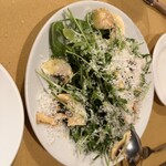 OSTERIA il FUOCO - ジャンボマッシュルームとルッコラサラダ