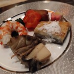 田の頭 - 色とりどり、鮑、鰻、海老、マグロ