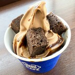 ミニストップ - 料理写真:プレミアムソフト-ごほうびショコラ- 572円