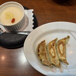 陳麻家 千葉C-one店 - とろける杏仁豆腐 250円、餃子3個 220円