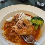 Restaurant Nature - ハーフメインは、
      豚すね肉のトマト煮込み
      ナイフ要らずのホロホロ食感で、
      トマトソースとの相性も抜群。