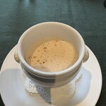 Restaurant Nature - スープは、やさしい甘みのかぶのポタージュ。
      パンとサラダ付きで、スタートから満足感◎