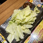 個室完備 大衆とり酒場 とりいちず - お通しキャベツ