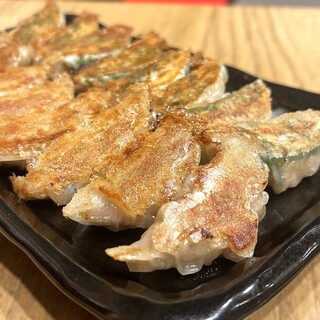 先ずはコレ！名物「焼餃子」