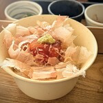 LAT.34°N by 蒼 - 個人的スマッシュヒットの食べ方。削り節に卵黄の醤油漬け、すりたて本わさび。青混ぜ海苔でくるむと、おいしすぎて手をパタパタ♡