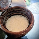 LAT.34°N by 蒼 - 山形産つや姫。京都の室井窯の特注土鍋で炊き上がり、パッカ〜ンの儀