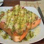 ナインワッフル - ピザトースト。たっぷりの具！