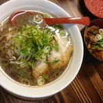 さん源醤 アグロガーデン店 - コク醤油らーめん・チャーシュー丼