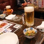 金太郎 八王子北口駅前店 - 生ビール(中)600円、お通し200円
