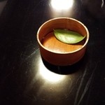 洲さき - ビール瓶受け皿ー葉は水滴で瓶がくっつかない様に