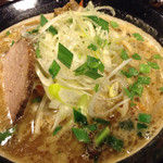 ラーメン スミス - 味噌ラーメン
      ニボ無し正統派
      木耳がコリコリがアホ見たく旨い