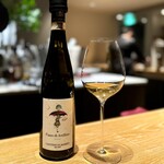 マンサルヴァ - カンティーネ・ディ・マルツォのフィアーノ・ディ・アヴェッリーノ。
      意外と久しぶりな気がするフィアーノ。
      南イタリアらしい華やかさと清涼感が、新鮮。
      トマトとフィアーノの、南イタリアマリアージュです。