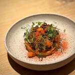 マンサルヴァ - シェフには珍しい、トマトがメインのパスタ。
      ところが！これが美味しい♪
      手打ちのバヴェッテ自体の美味しさはもちろんですが、手作業での瓶詰めという、このトマトが絶品！
      シンプルかつ奥行きがあります。