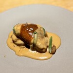 マンサルヴァ - ちょっと前は状態が良くなかった牡蠣が、ようやく戻ってきたそう。
      例年はもっと早い温前菜が、ここで登場！
      レモンにエストラゴン？も効いてるし、バーニャカウダソースが重くなり過ぎない。美味しい♪