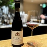 マンサルヴァ - イヴォン・クレルジェのヴォルネイ プティ・ポワゾ。
      熟したベリー系の果実味がとても充実しています。
      単体ではややクドい気がしますが、森鳩やサルミソースには、このぐらいの濃厚さがありがたい(^^)