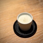 マンサルヴァ - こちらは前回と同じ、お気に入りアミューズ。
      お米はカルナローリから変わっているそうですが、美味しさそのまま。
      イカスミリゾットやパプリカにじゃがいものピューレ、組み合わせの妙です♪