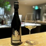 マンサルヴァ - モロー・ノーデのシャブリ・レ・パルグ・V.V.
      都市伝説だとおもっていた「牡蠣とシャブリ」。なるほどです。
      ほのかな塩味のミネラルだけでなく、厚みもあってバーニャカウダソースとの親和性もありますね。