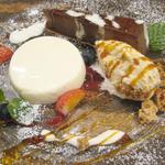 トラットリア ダ コヴィーノ - ドルチェ（パンナコッタ、ボネ、アーモンドクリームのアイスクリーム）