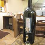 トラットリア ダ コヴィーノ - グラッパのどでかボトル