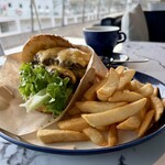 cafe&dining blue terminal - ダブルチーズスマッシュバーガー、コーヒー