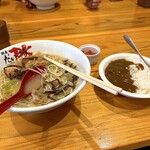 麺屋 だいくう - 博多中華そば＆ミニカレー！