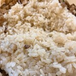 香香家 - 魯肉飯の米。汁吸ってます