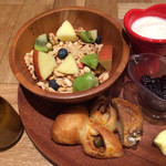 NEIGHBORS BRUNCH - シリアルボウル 600円。