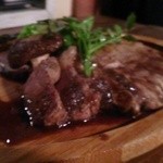 ワイン食堂 イナセヤ キッチン - 霧島ポーク 肩ロース炭火焼き