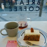 ブリーザー コーヒー - コーヒーとキャロットケーキ