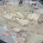 旨い海鮮の店 居酒屋 凛 - 鍋グツグツ。半個室だから喋りまくれます。混んでたけど周りの音ほとんど気にならずでした。