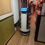 旨い海鮮の店 居酒屋 凛 - 猫ロボット！！じゃない…？私たちの宅には来なかったけど可愛かったので撮影しました。可愛い。