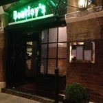 Bentley's Oyster Bar & Grill - 店構えはこんな感じｗｗ