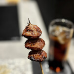 焼鳥 ともしび - こんなでかいハツ、食べたことありますか…？焼き加減も最高。