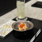 焼鳥 ともしび - とりわさと濃厚な卵のマリアージュ