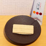 唐土庵 - 〔冬季限定〕三豆三度（さんどさんど）。薄焼きもろこしに、ホワイトチョコレートをコーティング