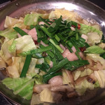 匠 - モツ鍋 少し煮えてきました