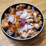 手打ち正麺 Hachimitsu - チャーシュー飯(オニオンソース)